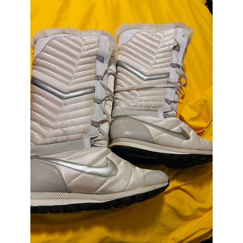 Nike Snow Boots Women White Silver Good Quilted Faux Fur Y2K Moon Boots